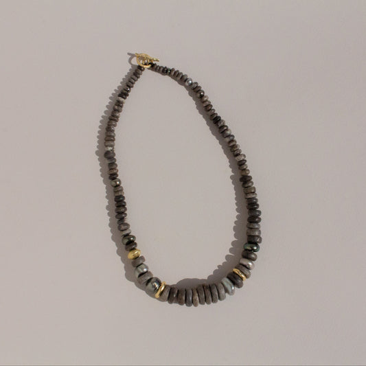 Rakú, Tahitian Pearl and Gold bead necklace