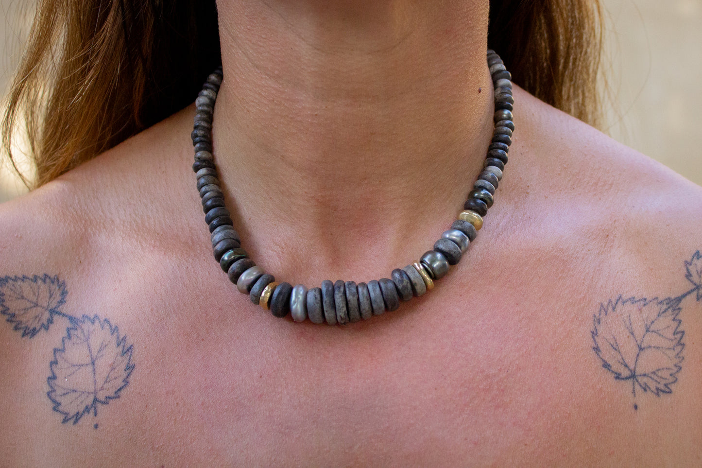 Rakú, Tahitian Pearl and Gold bead necklace