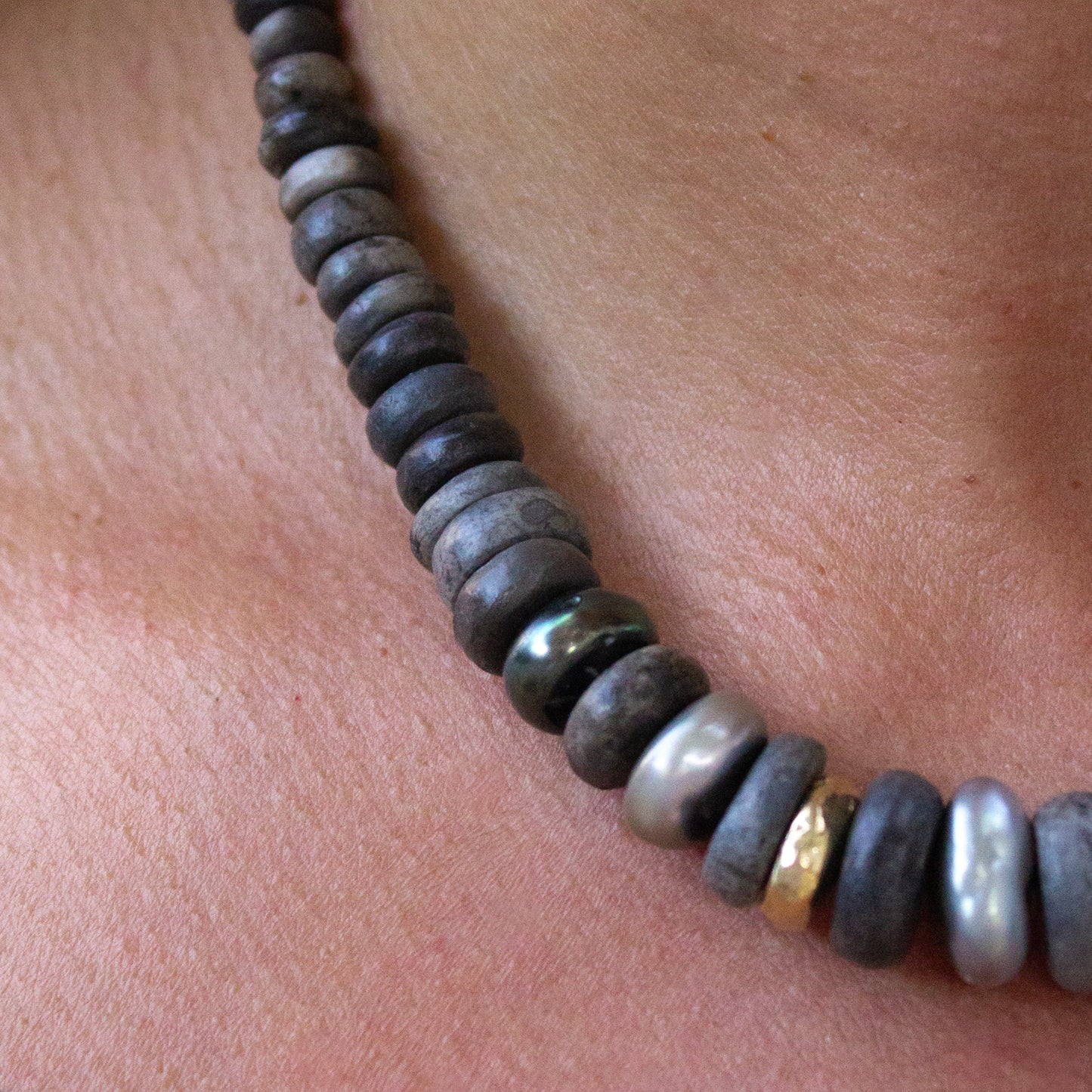 Rakú, Tahitian Pearl and Gold bead necklace