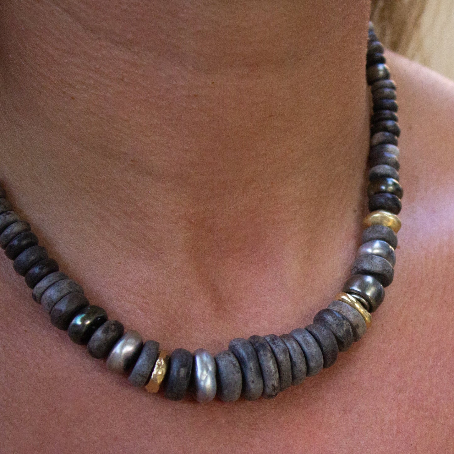 Rakú, Tahitian Pearl and Gold bead necklace