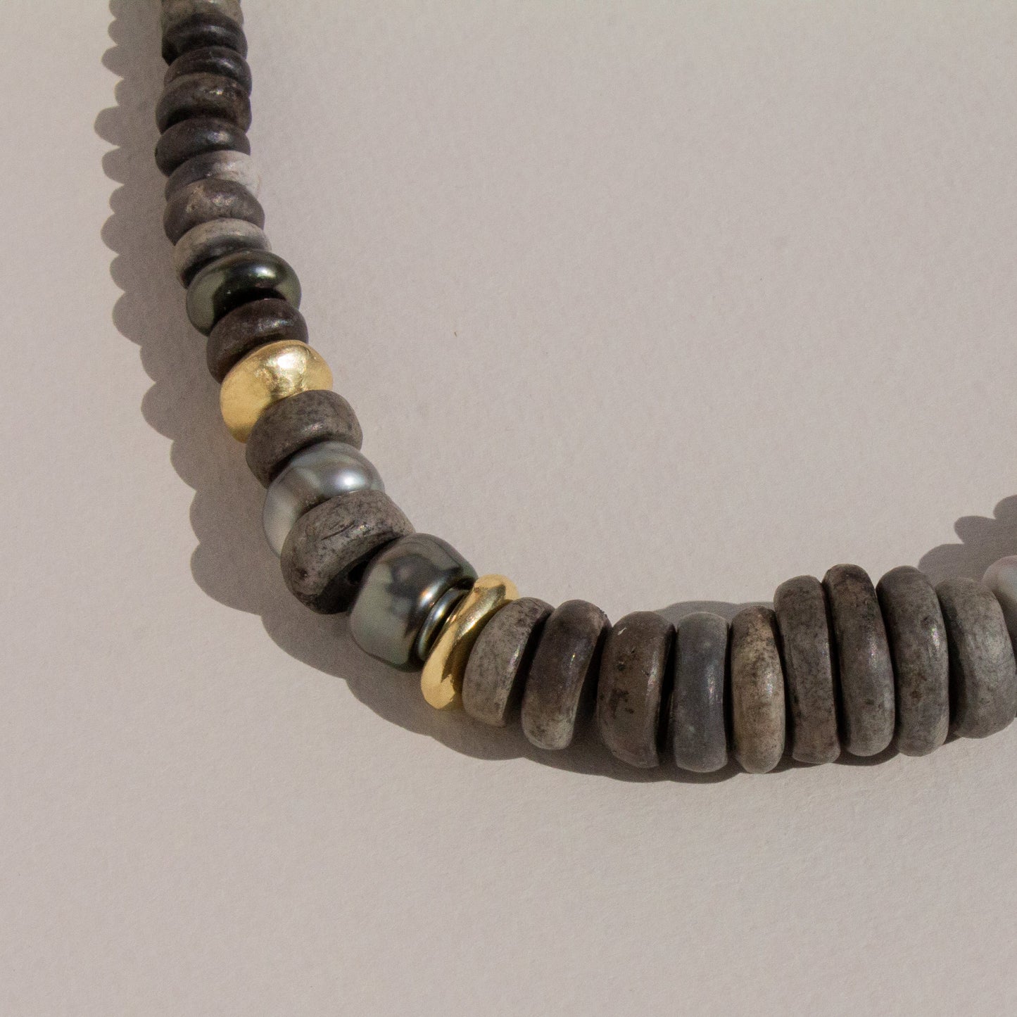 Rakú, Tahitian Pearl and Gold bead necklace