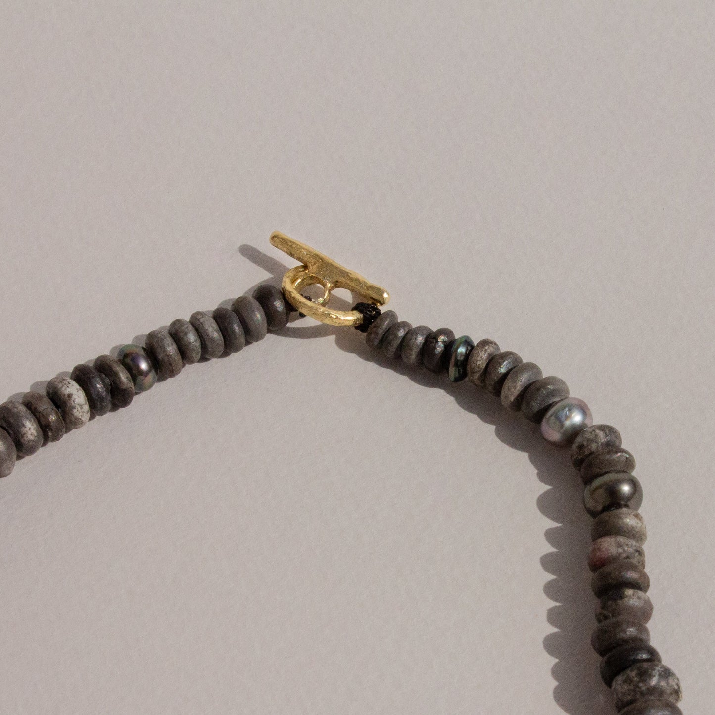 Rakú, Tahitian Pearl and Gold bead necklace