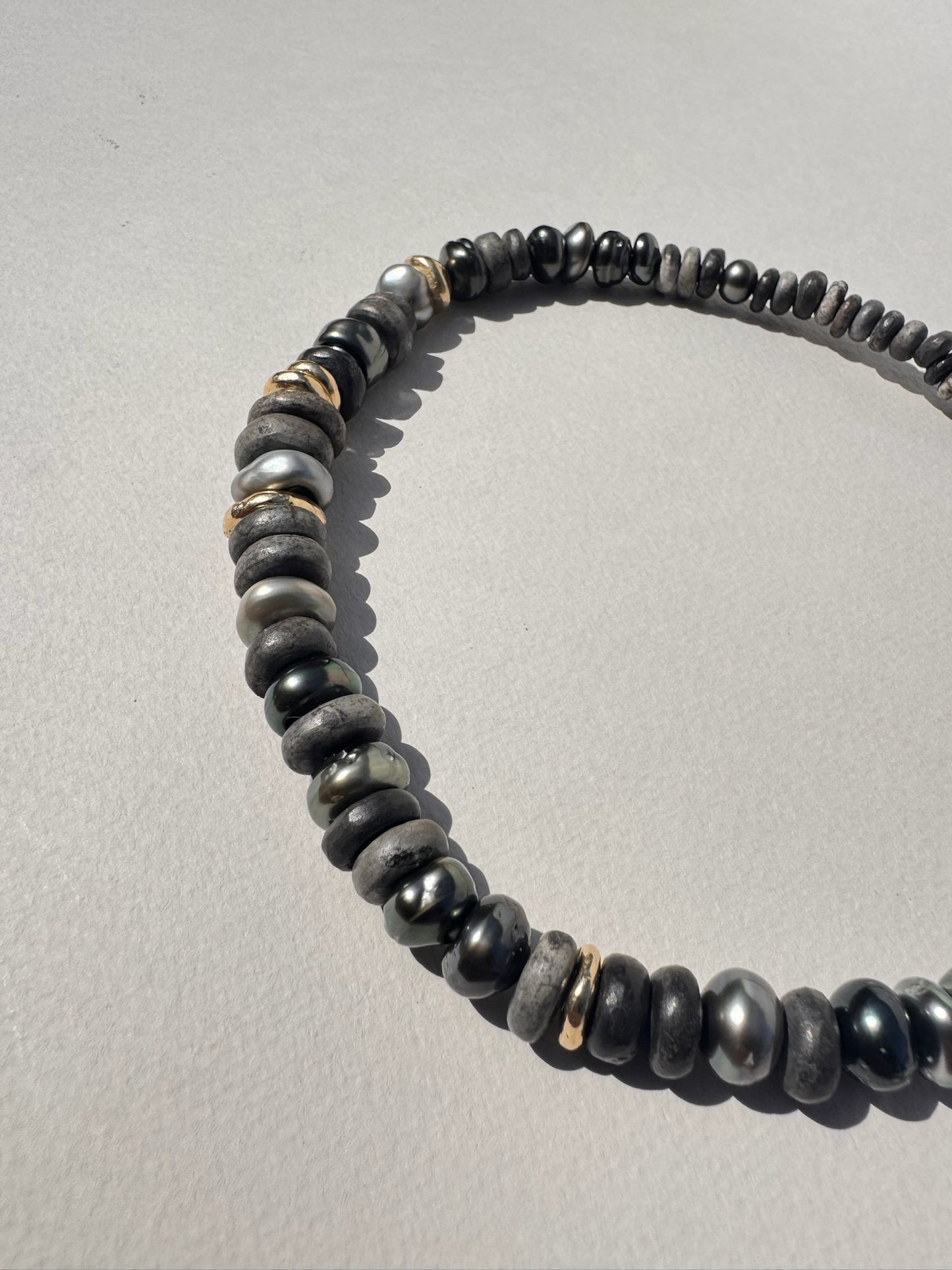 Rakú, Tahitian Pearl and Gold bead necklace