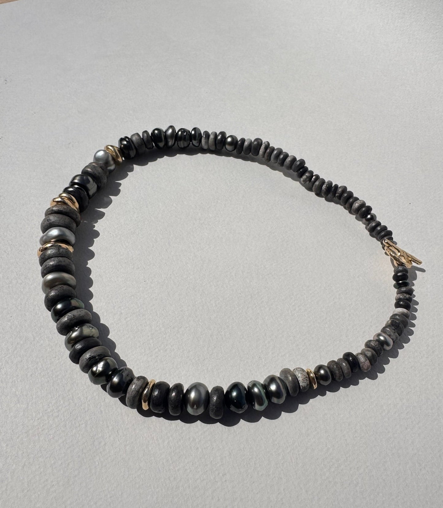 Rakú, Tahitian Pearl and Gold bead necklace