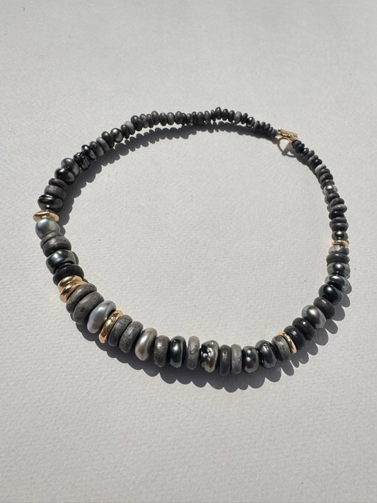 Rakú, Tahitian Pearl and Gold bead necklace