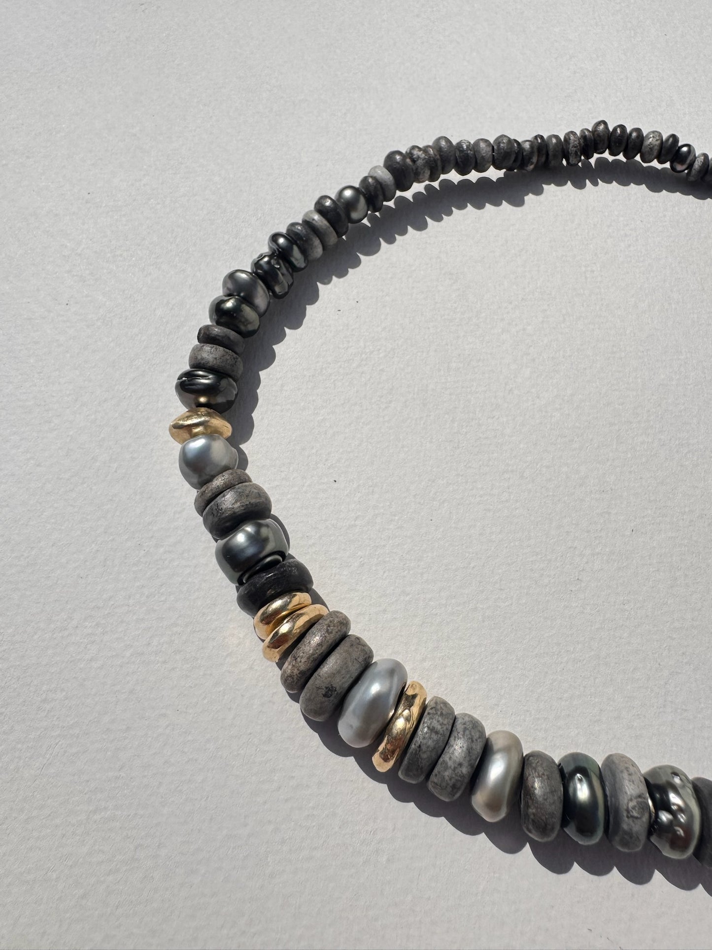 Rakú, Tahitian Pearl and Gold bead necklace