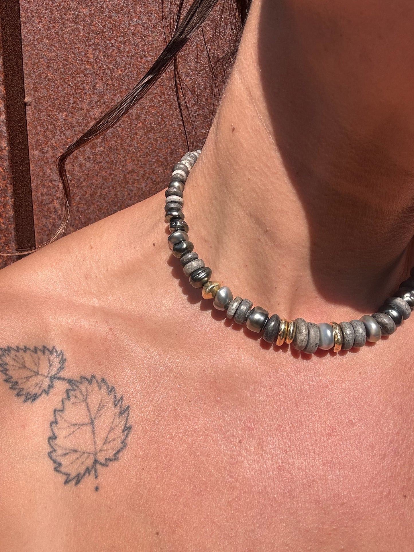 Rakú, Tahitian Pearl and Gold bead necklace