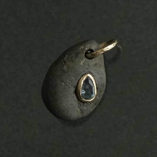 Pear Drop Sapphire in Rock